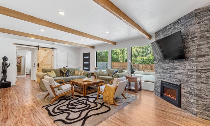 Redway Maison | Modern elegance in the redwoods, steps from the magnificent river beach