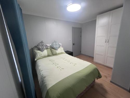 Dundrum Maison | Modern Ensuite Double Bedroom in Dundrum