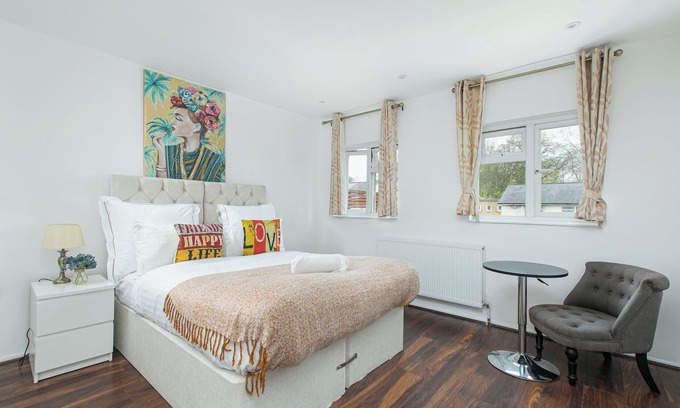Hatfield Appartement | Modern Family-Friendly 4 Bedroom Apartmentn-Sleeps 11 in Style