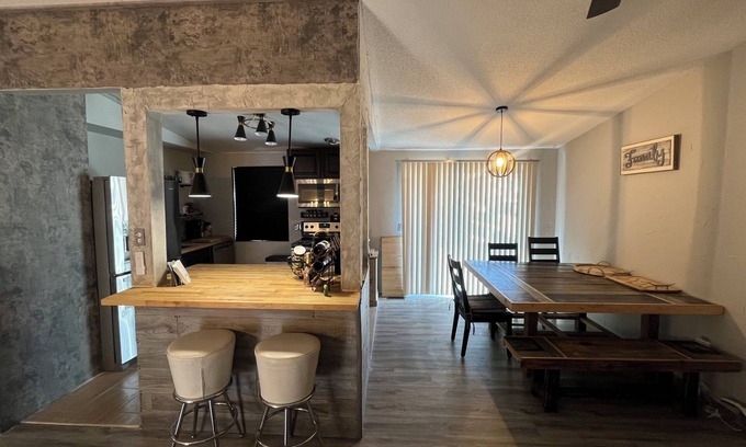 Toledo Maison | Modern family-friendly 3BR Home in Toledo near Inverness Golf Course