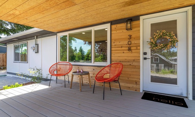 Highline Maison | Modern Family- Friendly 4BR w/AC + Yard Near Airport