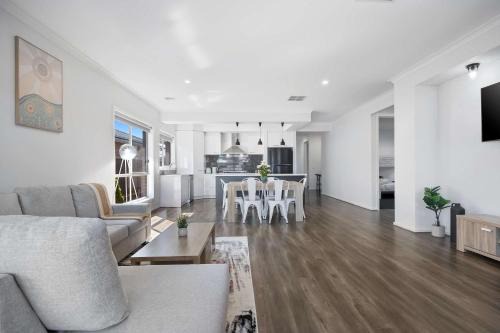 Lucas Maison | Modern Family Home in Lucas with Free WiFi