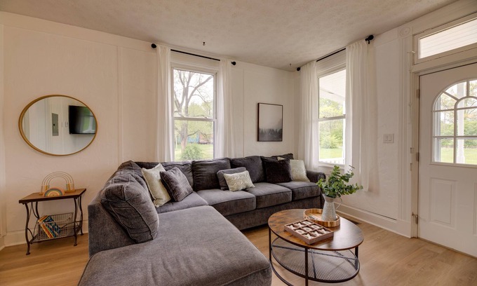 Mason Maison | Modern Family Home in Mason w/ Backyard + Fire Pit