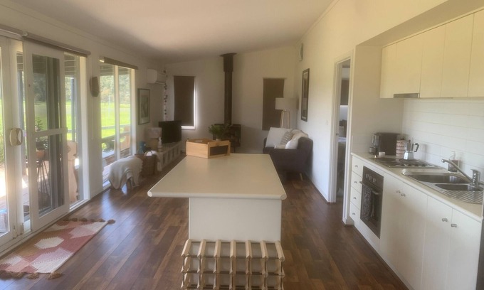 Fyans Creek Maison | Modern farm house with panoramic views of the Grampians