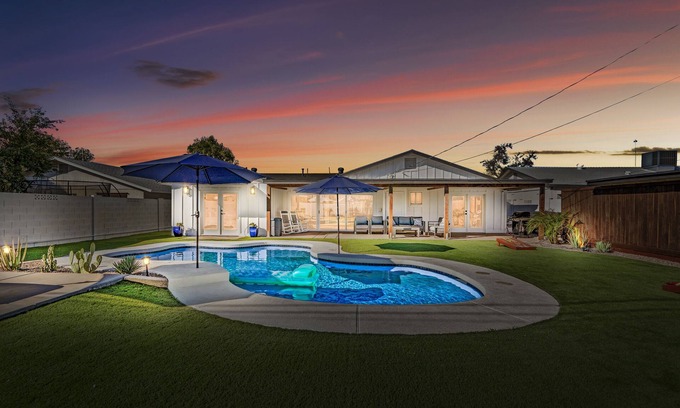 Gililland Maison | Modern Farmhouse Resort with Private Pool in the heart of Tempe. Dog Friendly!