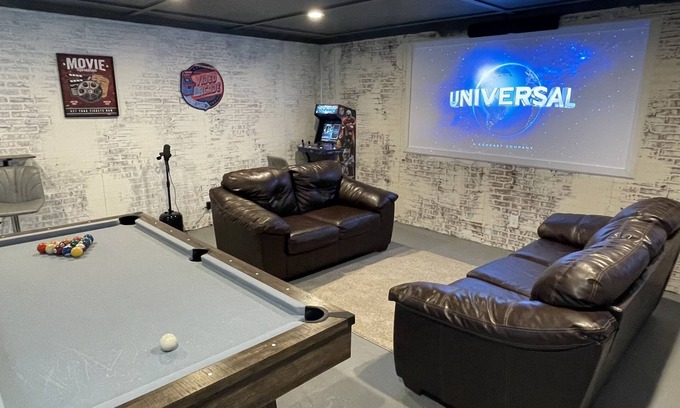Pearl Autre | Modern Farmhouse w/Gameroom and theater room close to everything