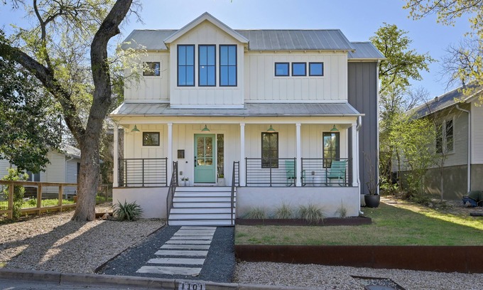 Clarksville Maison | Modern Farmhouse within Walking distance to ACL and Best Restaurants & Bars