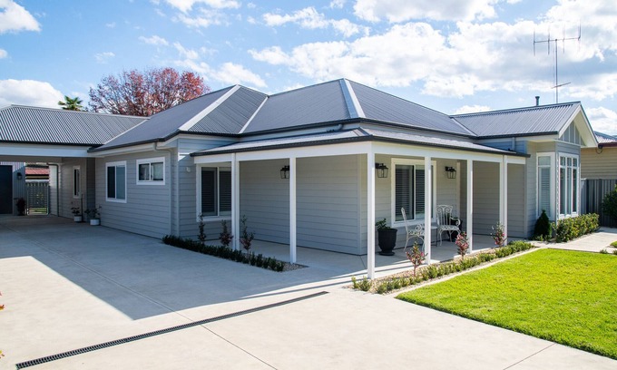 Myrtleford Maison | Modern Federation Style home in town centre