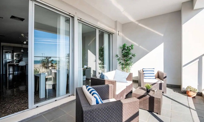 Poblats Maritims Appartement | Modern flat with sea views in Valencia.