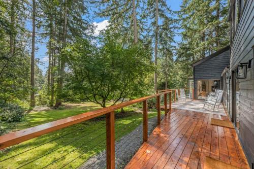 Artondale Maison | Modern Forest Retreat: Dog Friendly Scenic Views