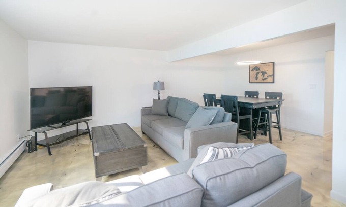 St. Clair Copropriété | Modern Furnished Condo-St.Clair