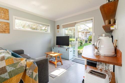 Auckland Maison | Modern Garden Cottage with Private Outdoor Area - New Lynn