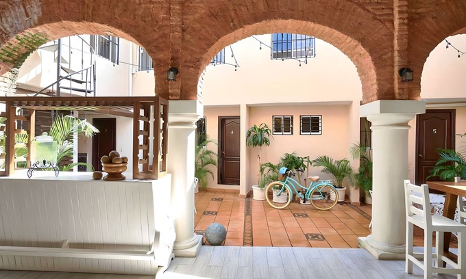 Zona Colonial Hôtel | Modern Gem 1BD/1BA in the Heart of the Colonial Zone with Complimentary WiFi