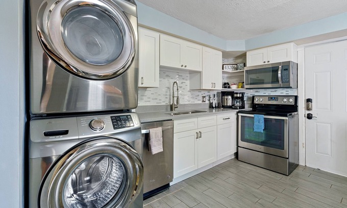 Merion Village Maison | Modern German Village 3 Bed – Chic Home in Popular Neighborhood!