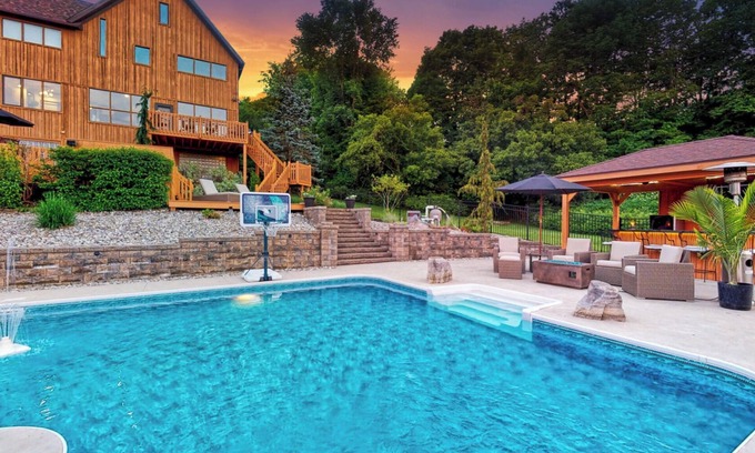 Dalton Maison | Modern Getaway w/ POOL & HOT TUB and AMAZING VIEWS