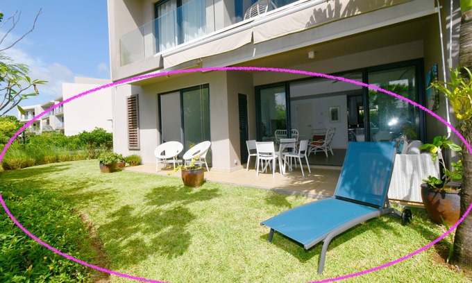 Roches Noires Appartement | Appartement moderne de plein pied, wifi, jardin privé