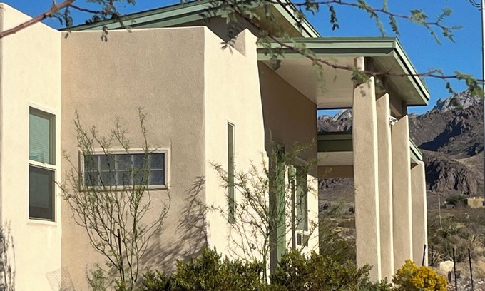 Mesilla Park Maison | Modern guesthouse on 11.5 amazing desert view acres.