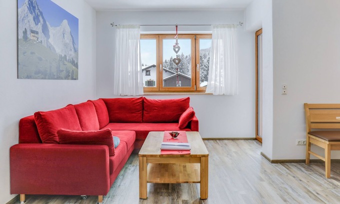 Garmisch-Partenkirchen Appartement | Appartement de vacances moderne "Schachen" avec vue sur les montagnes, Wi-Fi et balcon