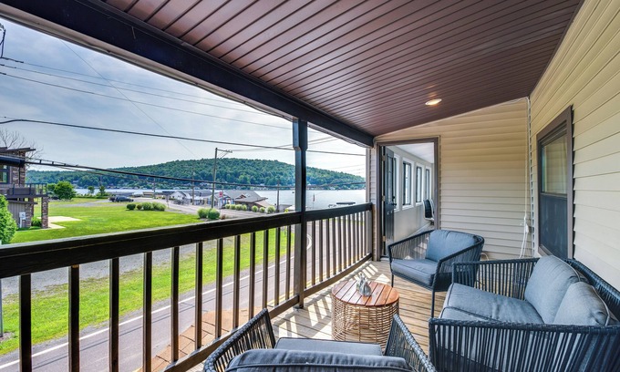 Harveys Lake Appartement | Modern Harveys Lake Apartment w/ Beach Access!