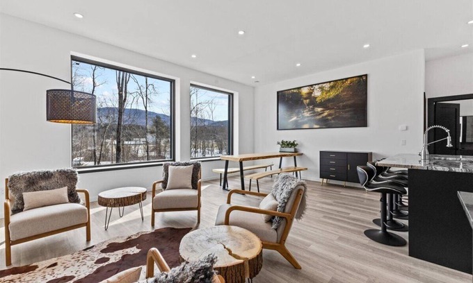 Moscow Maison | Modern Hideaway Chefs Kitchen & Sauna 15min to Ski