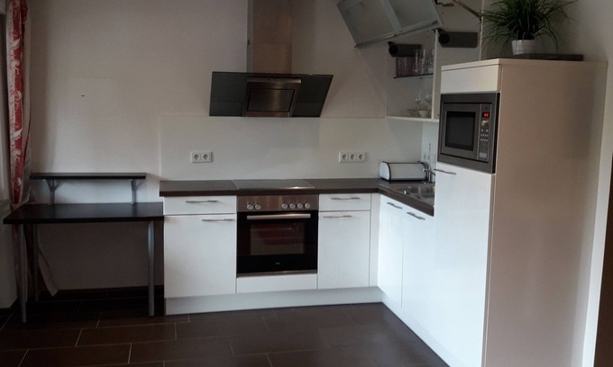 Nittel Appartement | ¡Apartamento moderno de 2 habitaciones con cocina equipada en la primera fila del Mosela!