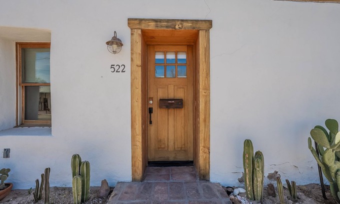 Barrio Viejo Maison | Modern Historic 1900 Adobe Bungalow in Downtown - Low Summer Rates! 🌇