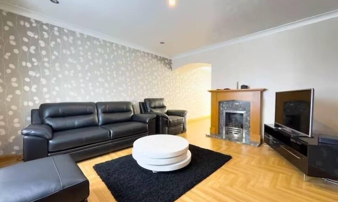 Basildon Maison | Modern holiday home 3Bed