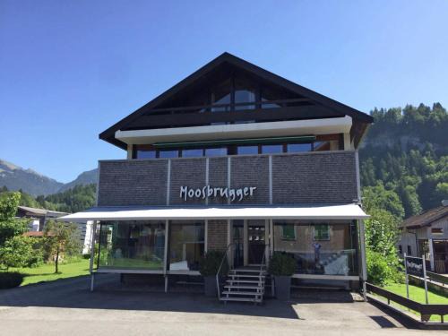 Grossdorf Maison | Modern Holiday Home with Mountain View