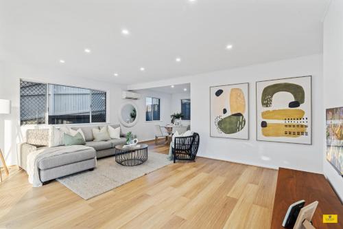 Brisbane Maison | Modern Holland Park Home with Easy City Access