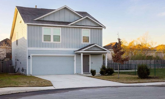 Babcock North Maison | Modern home near Six flags and Medical center