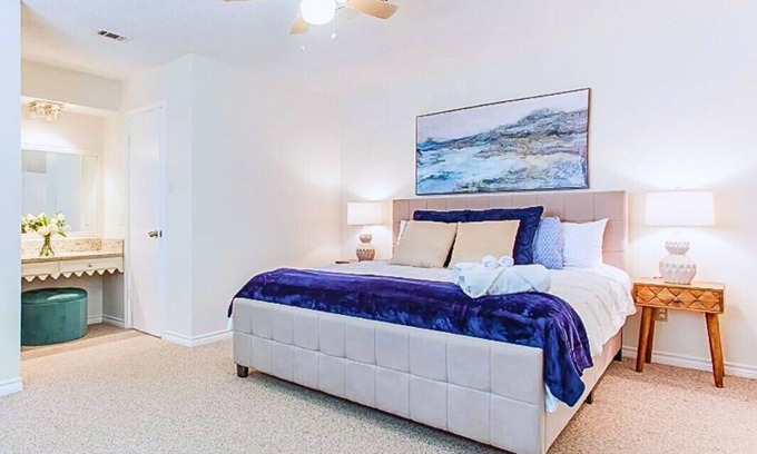 Irving Maison | Modern Home on Britain St Heart of Irving
