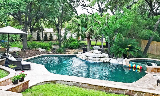North San Antonio - SAT Maison | Maison moderne w / Belle piscine, Spa & Yard Family-Friendly dans un emplacement pratique
