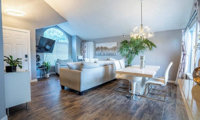 Sherwood - Tualatin North Maison | Modern home w/Hot Tub! In small town Sherwood with AC, WiFi, & near wine country