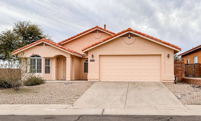 Oro Valley Maison | Modern Home w/ Patio & Mtn Views, Golf Nearby - 9 Mi to Tucson