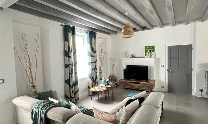 Saint-Eloy-de-Gy Cottage | Maison contemporaine avec piscine et jardin, proche de Bourges