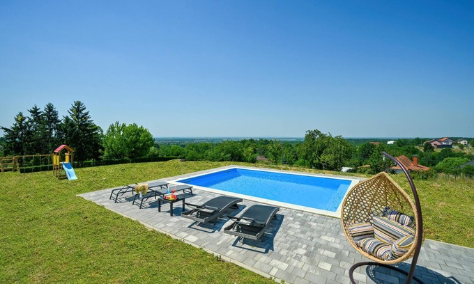 Popovaca Maison | Modern home with pool and view