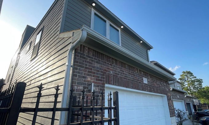 Southeast Houston Maison | Modern Home with Terrace, near Downtown/NRG Stadium/Medical Center!