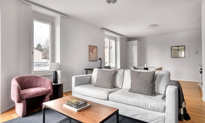 Horgen District Appartement | Modern Horgen 2.5 Room w/ Storage & W/D, 3 min to Market, by Blueground