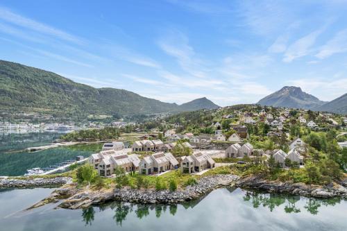 Sandane Villa | Modern house by the Fjord in Sandane, Nordfjord.