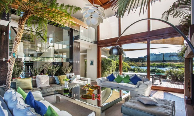Elgin Maison | Modern House In Opulent Setting