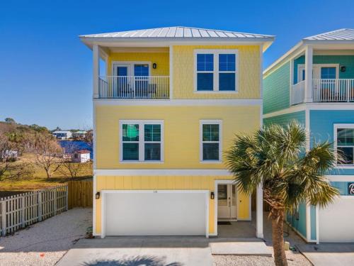Riviera Beach Maison | Modern House with pool access near the beach!