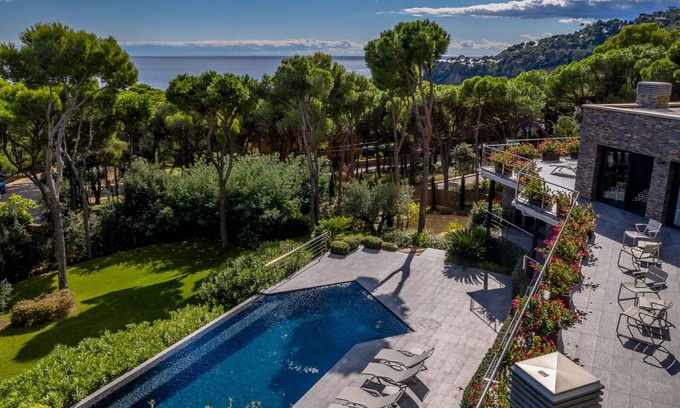 Calella de Palafrugell Cabine | Modern house with beautiful heated swimming pool