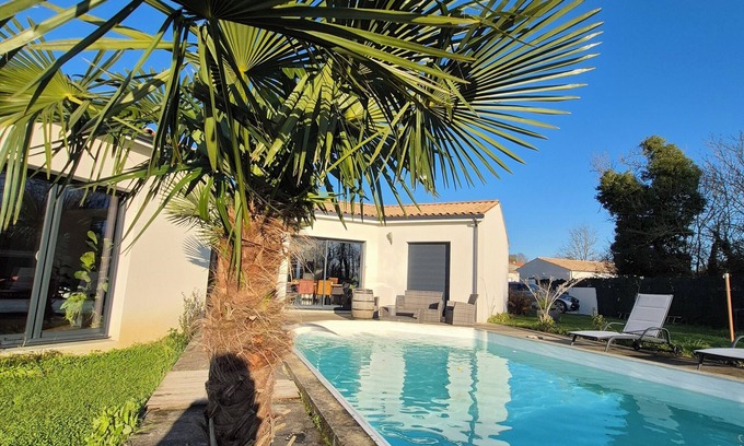 Breuil Magne Maison | Maison moderne avec piscine dans un endroit calme à 15 minutes de la mer