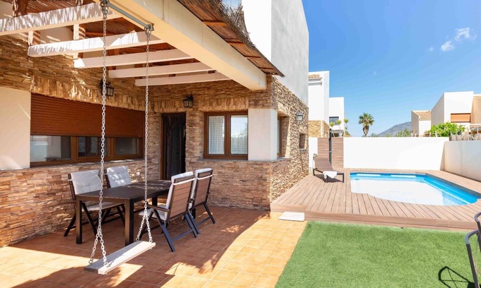 Durcal Cottage | Maison moderne avec piscine, jardin, vue sur les montagnes et barbecue