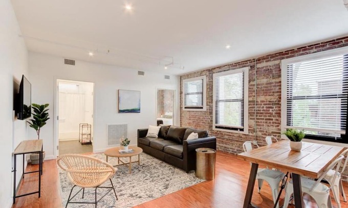 South Main Historic District Appartement | Modern in Historic Shell in the Heart of Downtown!