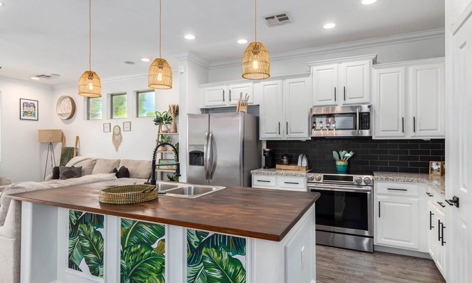 Cooley Station Maison | Modern Island Getaway w/ Heated Pool, Bar & Gazebo