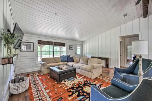 Kilgore Maison | Modern Kilgore Home with Yard about 14 Mi to Lake!