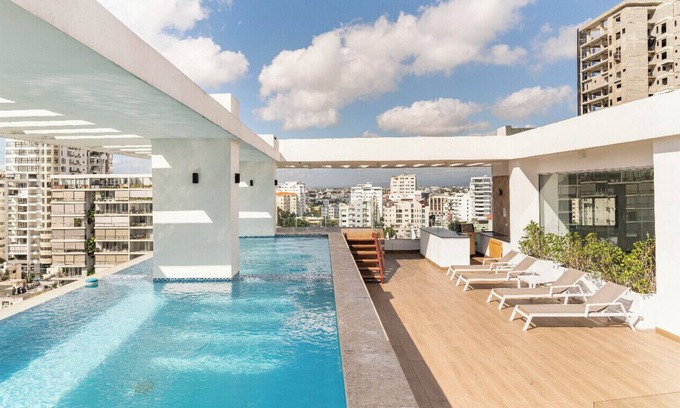 Viejo Arroyo Hondo Copropriété | Modern King Size Bed Condo with Pool by Agora Mall