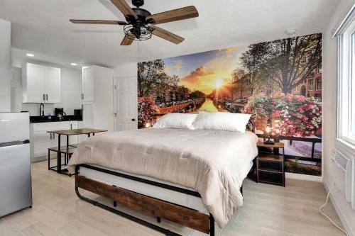 Daytona Beach Shores Appartement | Modern King Suite #10 Steps to Daytona Beach