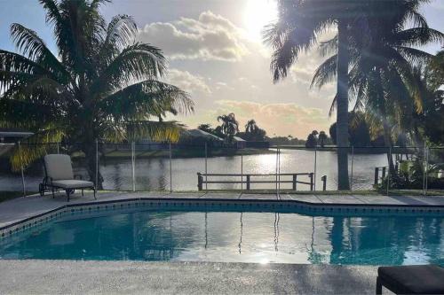 Greenview Shores Maison | Modern Lakefront Home
